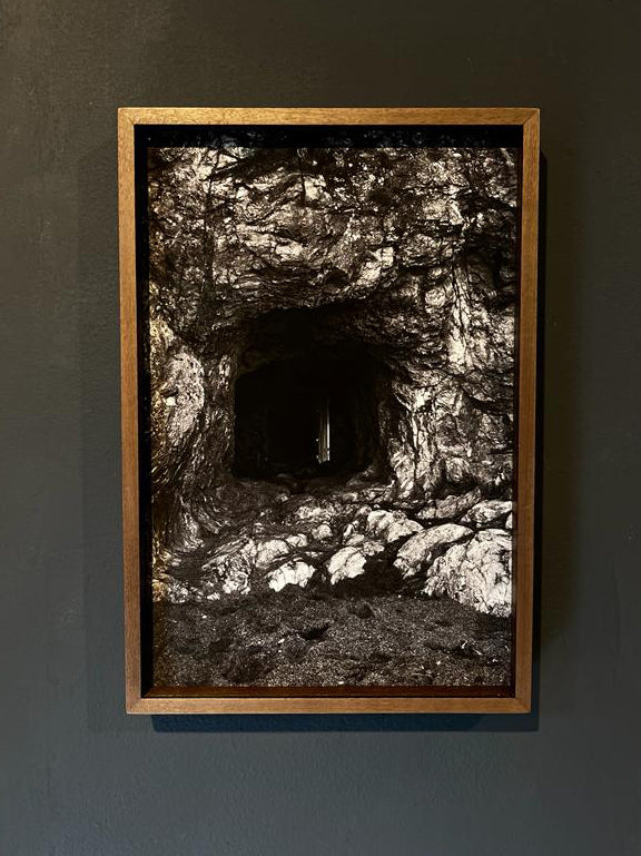 Aoife Herrity, Deckos Höhle