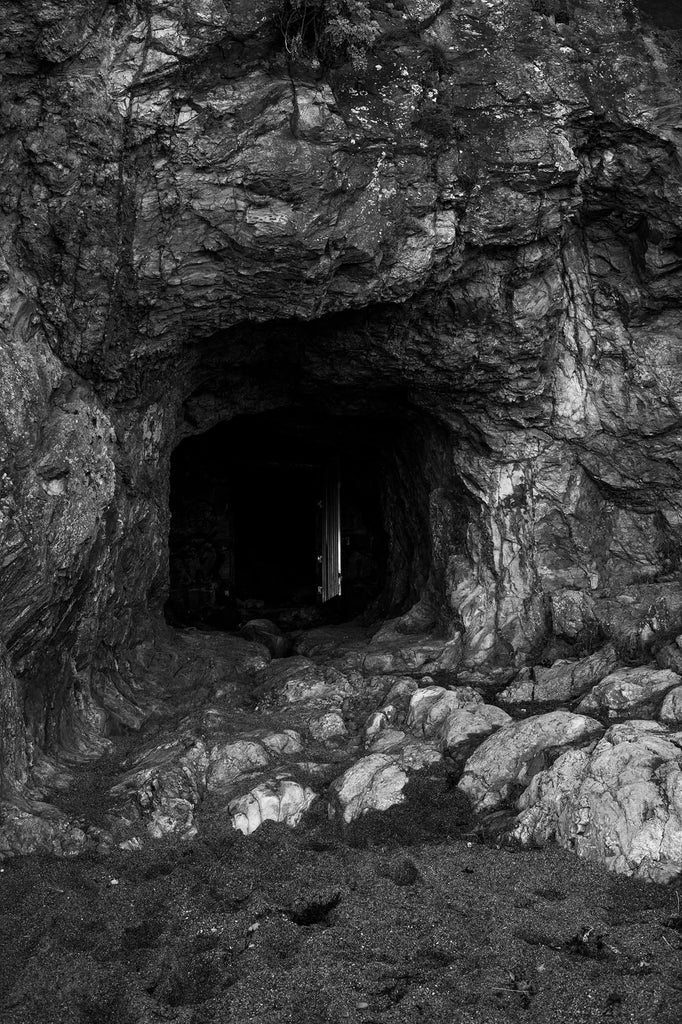 Aoife Herrity, Deckos Höhle