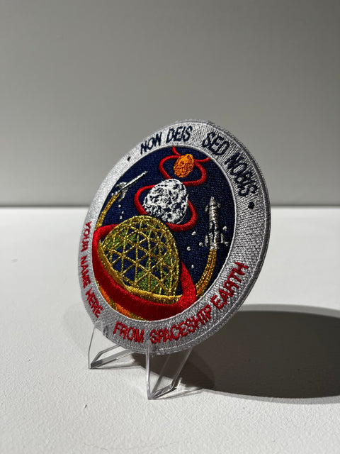 Emblemes de missió, Rhiannon Adam