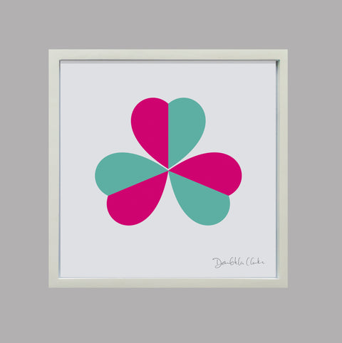 Dervla Clarke, trèfol rosa i aquamarí