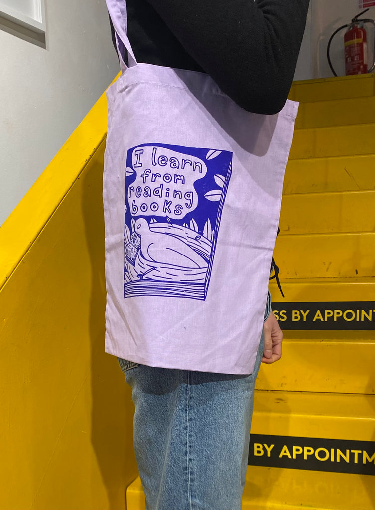 'I learn from reading books' Tote Bag