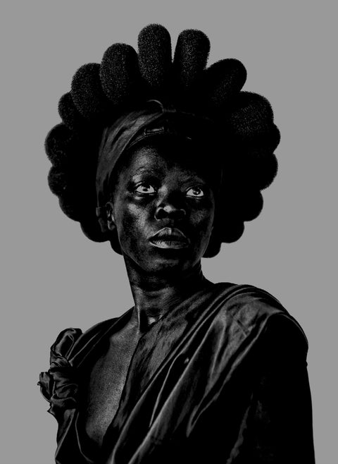 Somnyama Ngonyama: Salut a la lleona fosca, Zanele Muholi