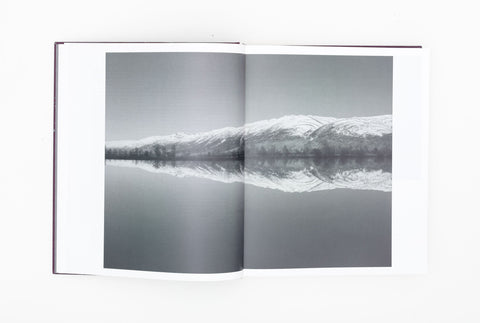 Sur La Photographie au Liban: Récits & Essais